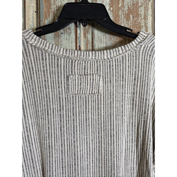 Blu Pepper Large Super Soft Gray And Cream Striped Short Sleeve Knit Top V-Neck - Picture 11 of 11